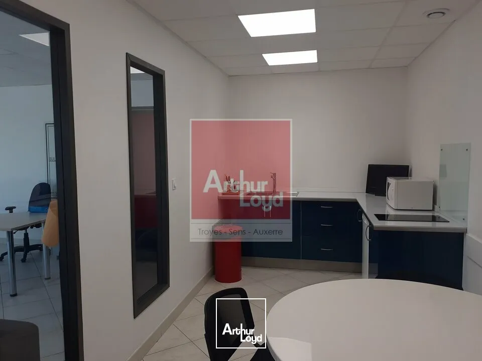 Locaux d'activité & Entrepôts - Location - SAINTE SAVINE - 10300 - 580-580 - 7949801