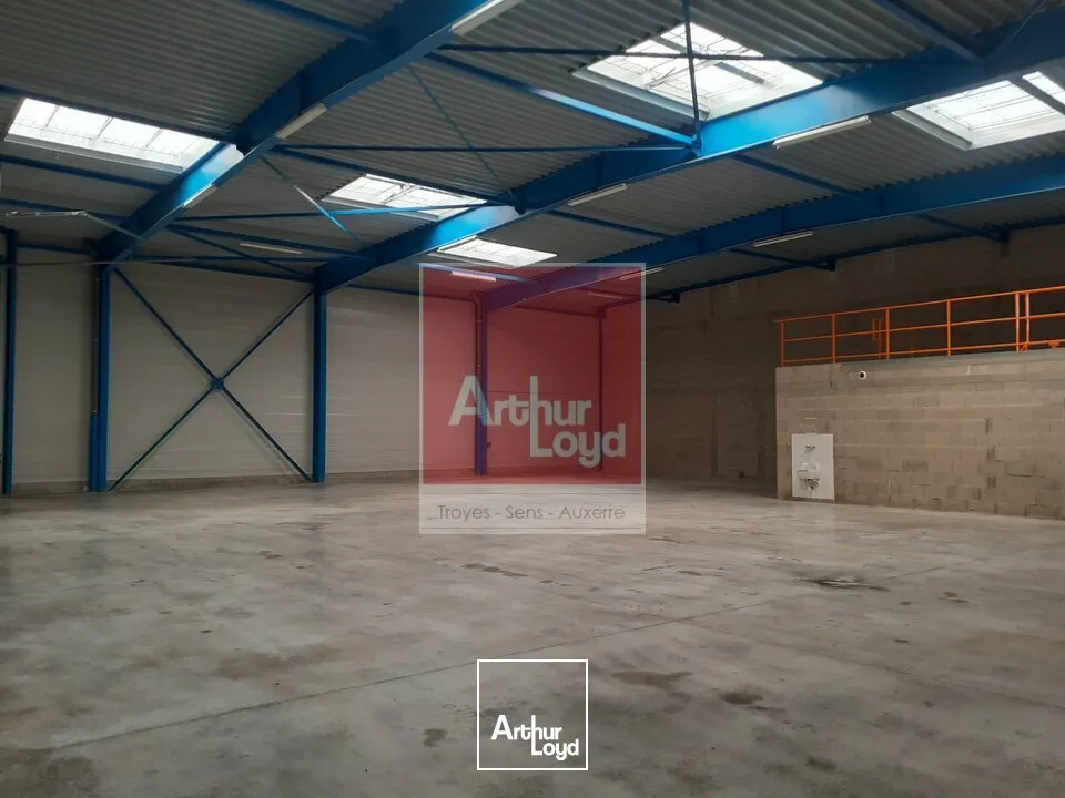 Locaux d'activité & Entrepôts - Location - SAINTE SAVINE - 10300 - 580-580 - 7949803