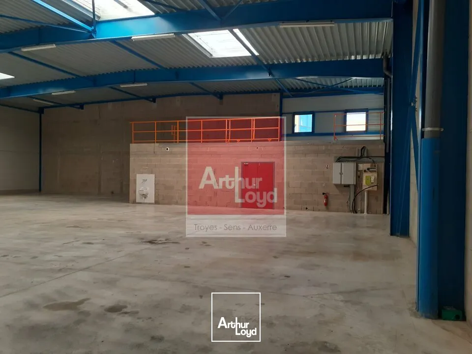 Locaux d'activité & Entrepôts - Location - SAINTE SAVINE - 10300 - 580-580 - 7949804