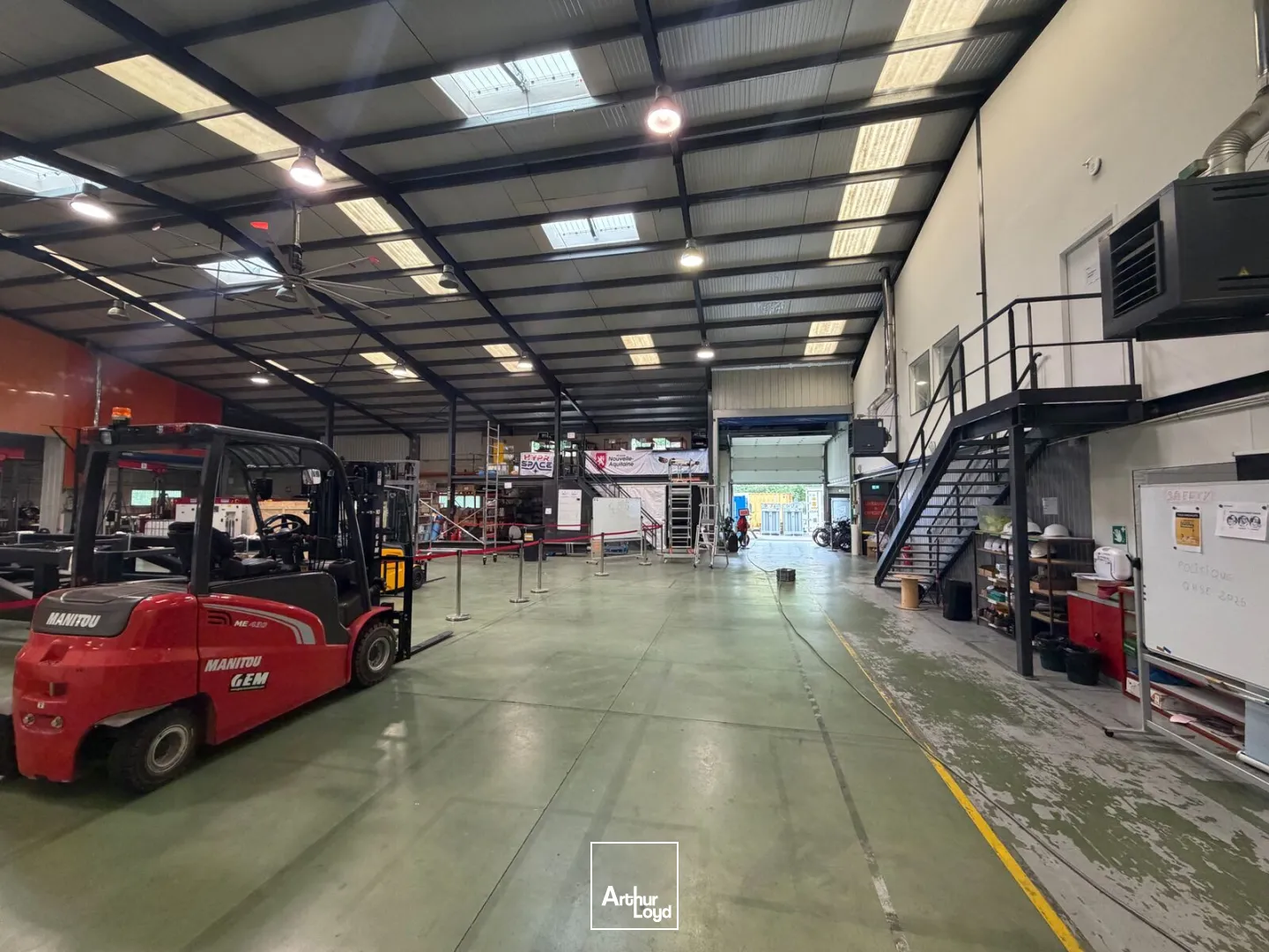 Locaux d'activité & Entrepôts - Location - LE HAILLAN - 33185 - 1620-1620 - 7950029
