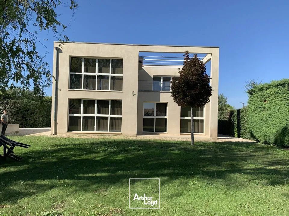 Bureaux - Vente - ENTRAIGUES-SUR-LA-SORGUE - 84320 - 240-240 - 7952840