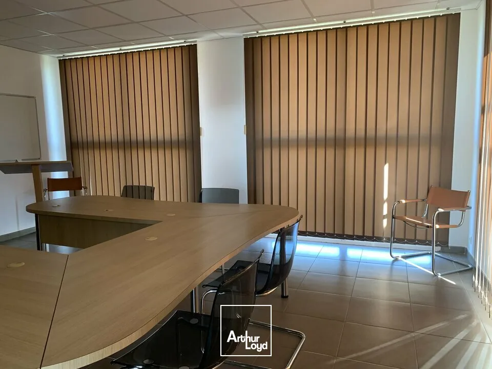 Bureaux - Vente - ENTRAIGUES-SUR-LA-SORGUE - 84320 - 240-240 - 7952847