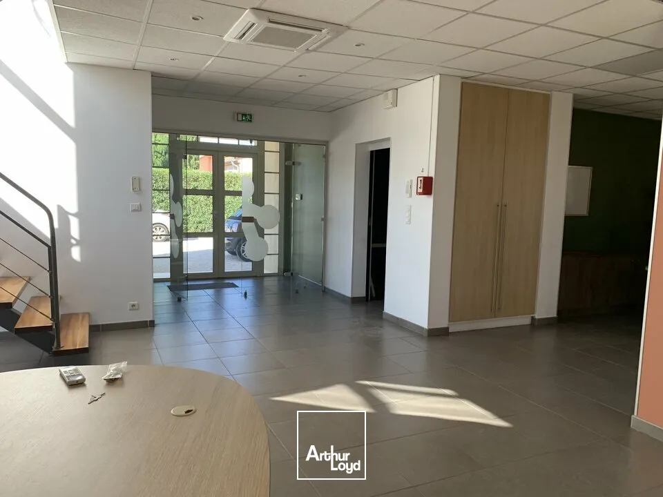 Bureaux - Vente - ENTRAIGUES-SUR-LA-SORGUE - 84320 - 240-240 - 7952849