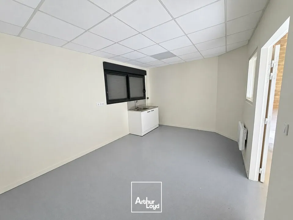 Locaux d'activité & Entrepôts - Location - LA VILLE-AUX-DAMES - 37700 - 150-150 - 7953006