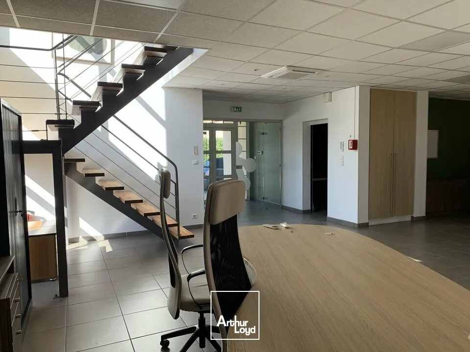 Bureaux - Location - ENTRAIGUES-SUR-LA-SORGUE - 84320 - 240-240 - 7953888