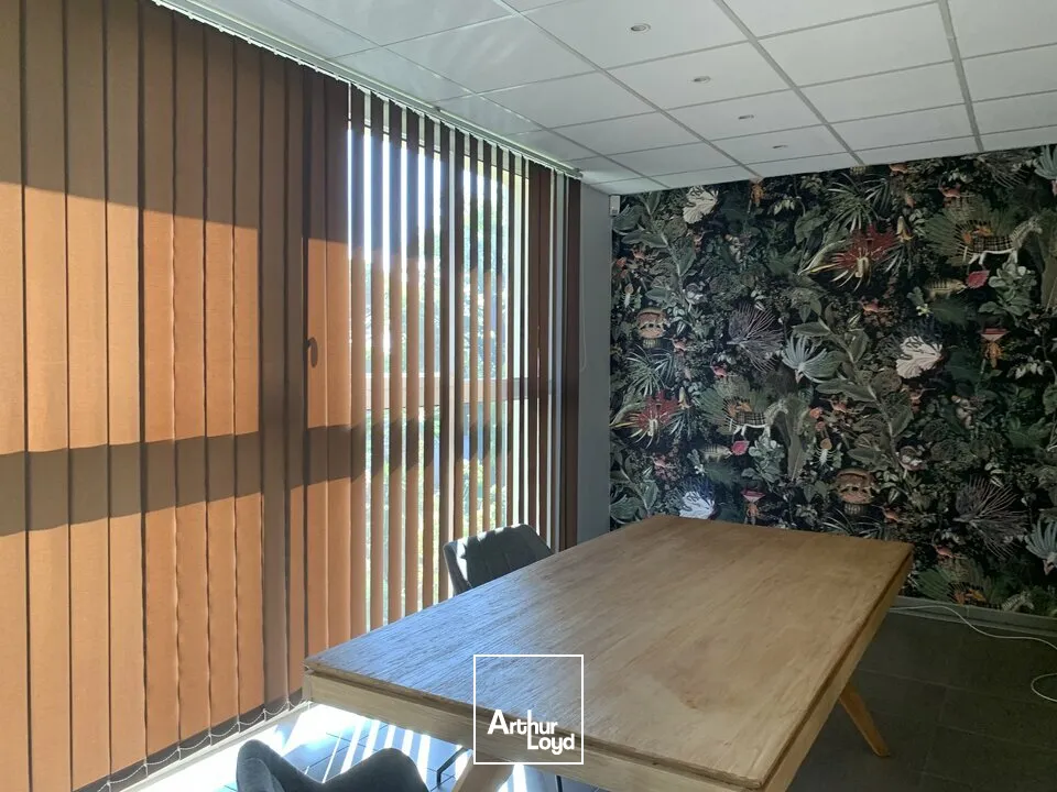 Bureaux - Location - ENTRAIGUES-SUR-LA-SORGUE - 84320 - 240-240 - 7953882
