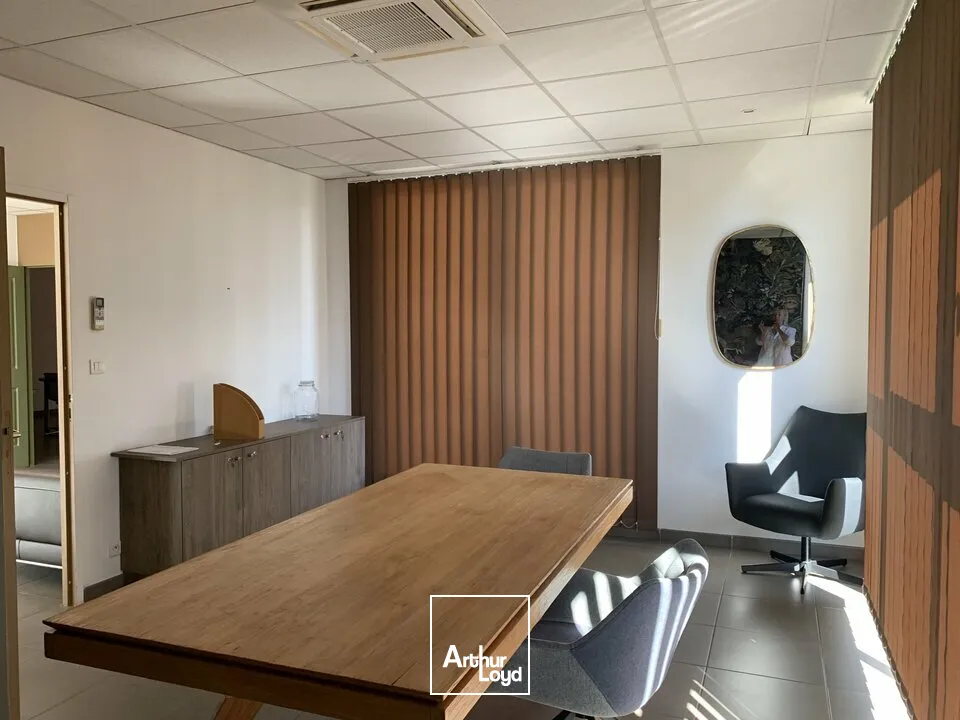 Bureaux - Location - ENTRAIGUES-SUR-LA-SORGUE - 84320 - 240-240 - 7953883
