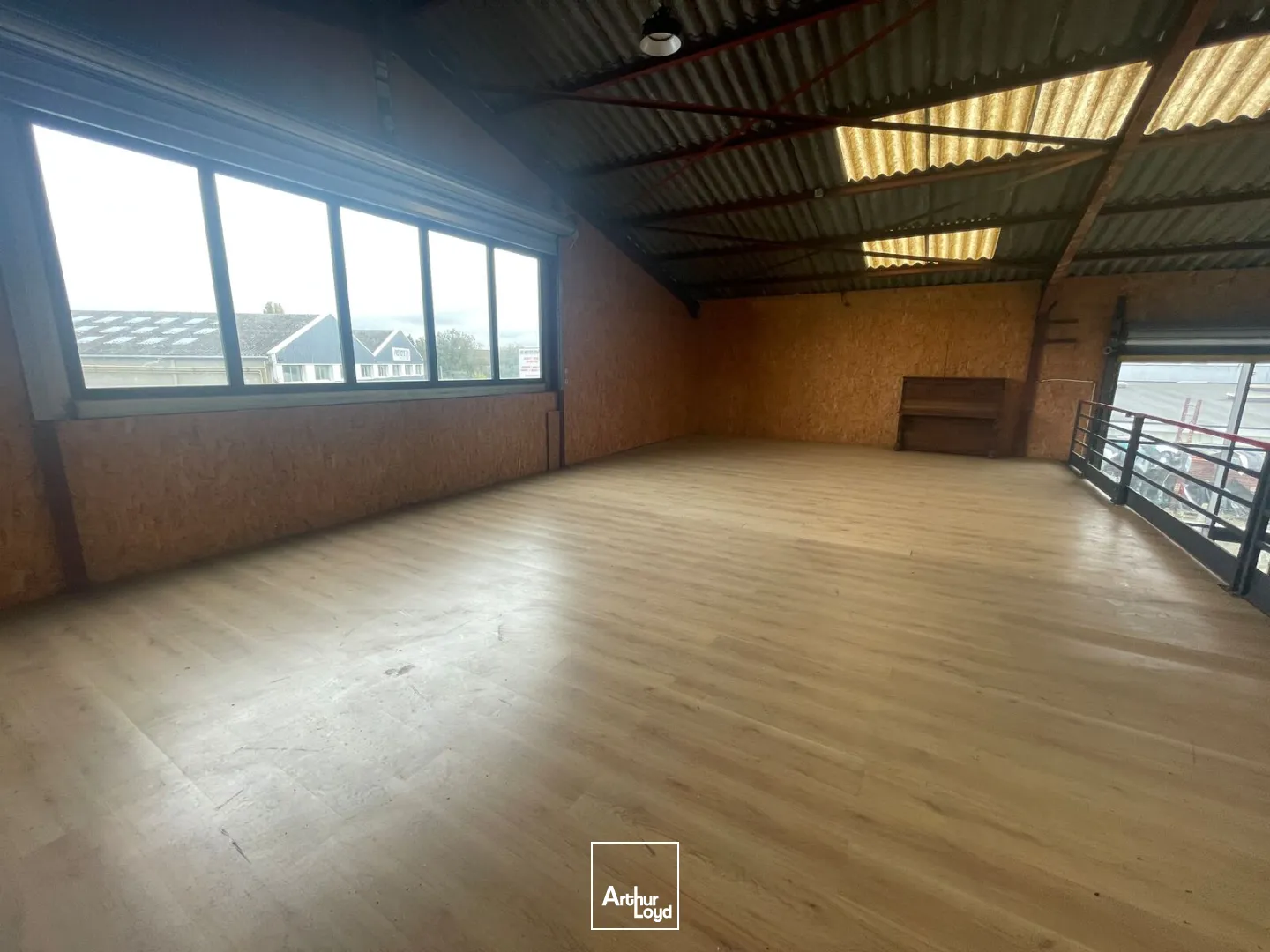 Locaux d'activité & Entrepôts - Location - MERU - 60110 - 702-702 - 7956113