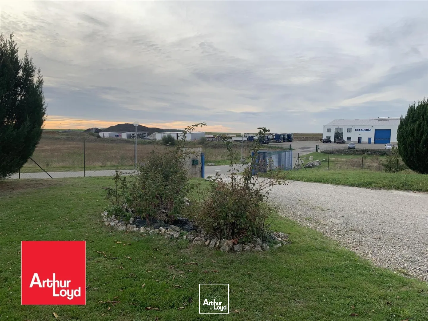 Locaux d'activité & Entrepôts - Location - TREMBLAY LES VILLAGES - 28170 - 1978-1978 - 7956927