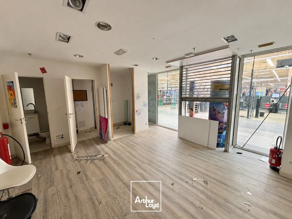 Locaux commerciaux - Location - MONTIVILLIERS - 76290 - 61-61 - 7957246