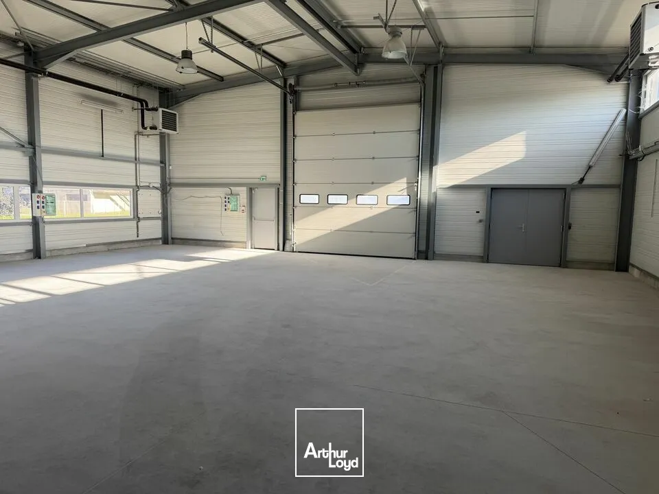 Locaux d'activité & Entrepôts - Location - LE POUZIN - 07250 - 550-550 - 7958165