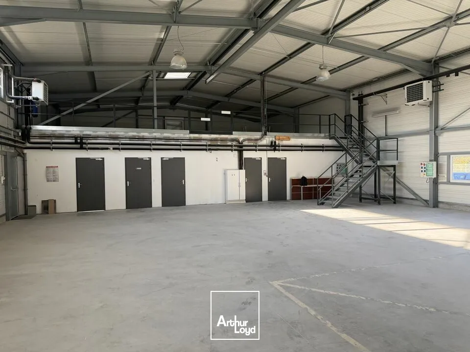 Locaux d'activité & Entrepôts - Location - LE POUZIN - 07250 - 550-550 - 7958167
