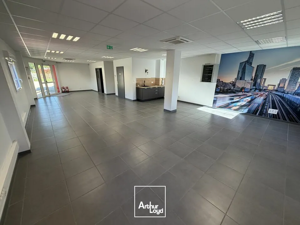 Locaux d'activité & Entrepôts - Location - LE POUZIN - 07250 - 550-550 - 7958168