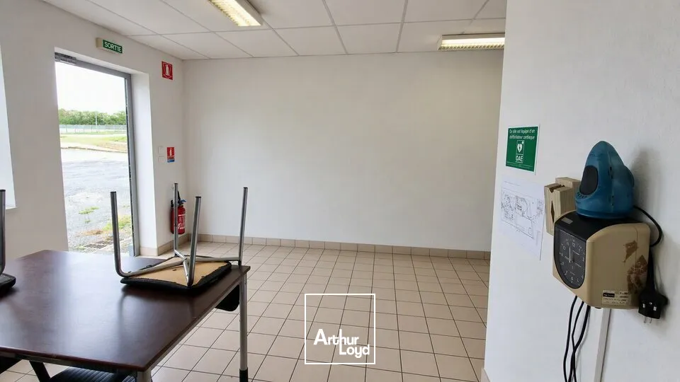 Locaux d'activité & Entrepôts - Vente - LIGUGÉ - 86240 - 1553-1553 - 7958266