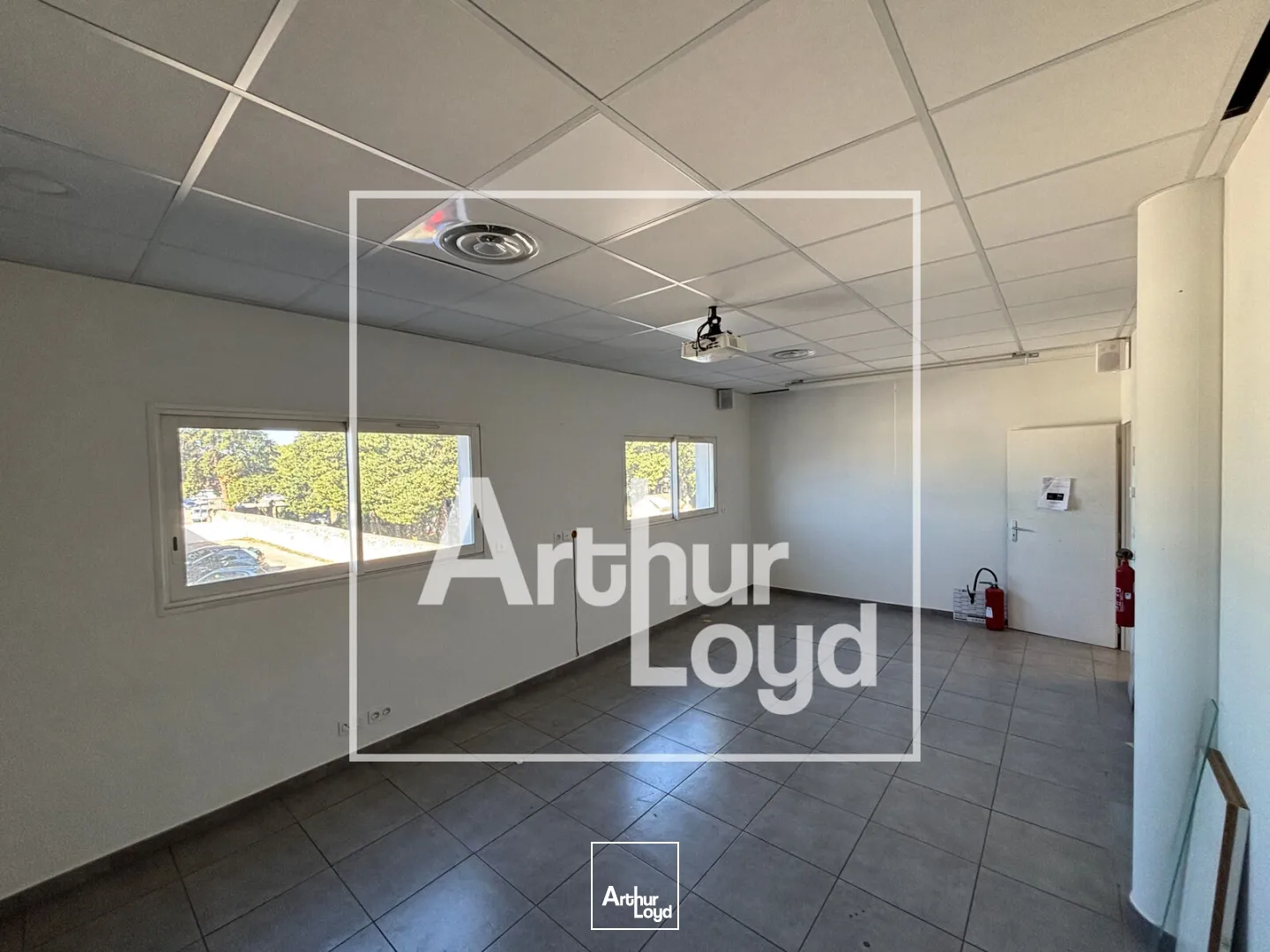 Locaux commerciaux - Location - LA CALMETTE - 30190 - 585-585 - 7959499