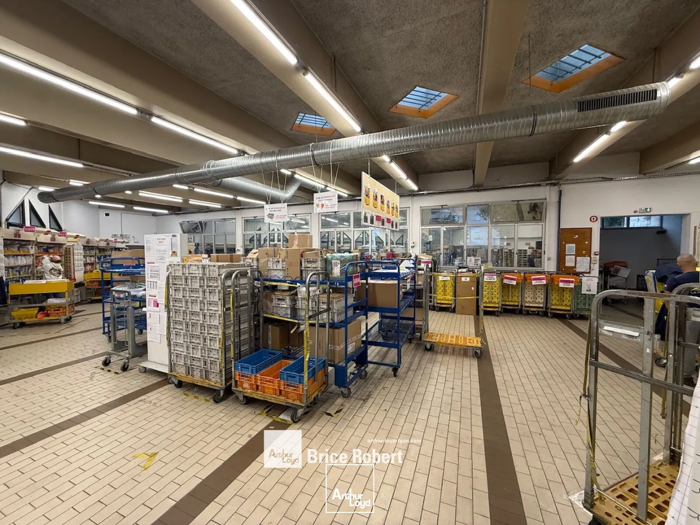 Locaux commerciaux - Location - MIRIBEL - 01700 - 372-372 - 7960237