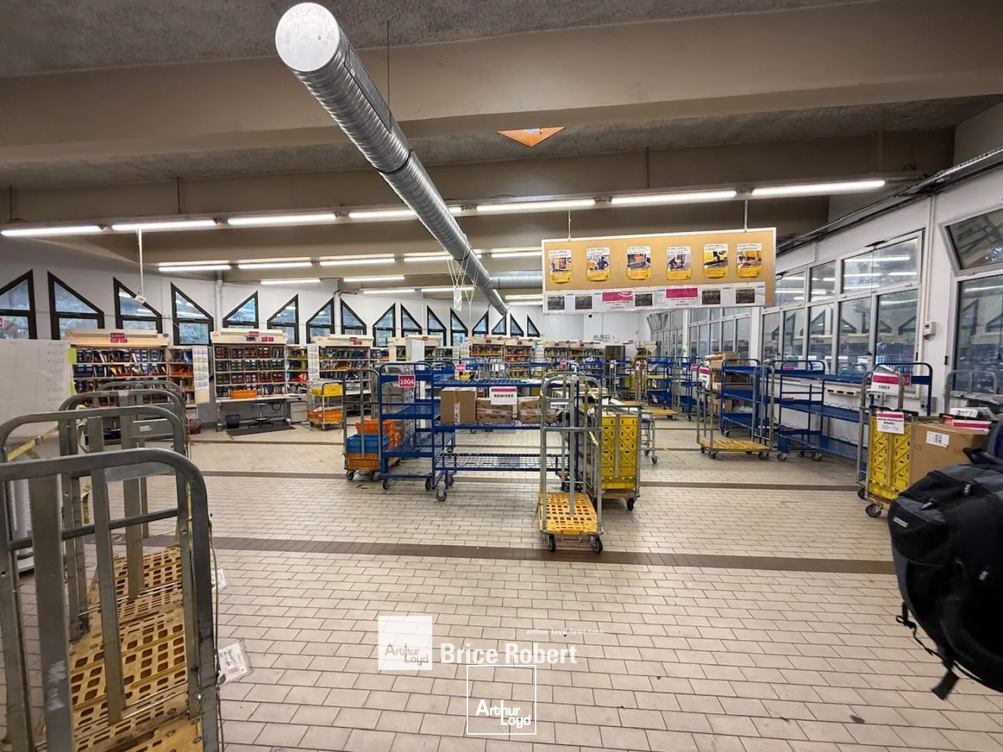 Locaux commerciaux - Location - MIRIBEL - 01700 - 372-372 - 7960240