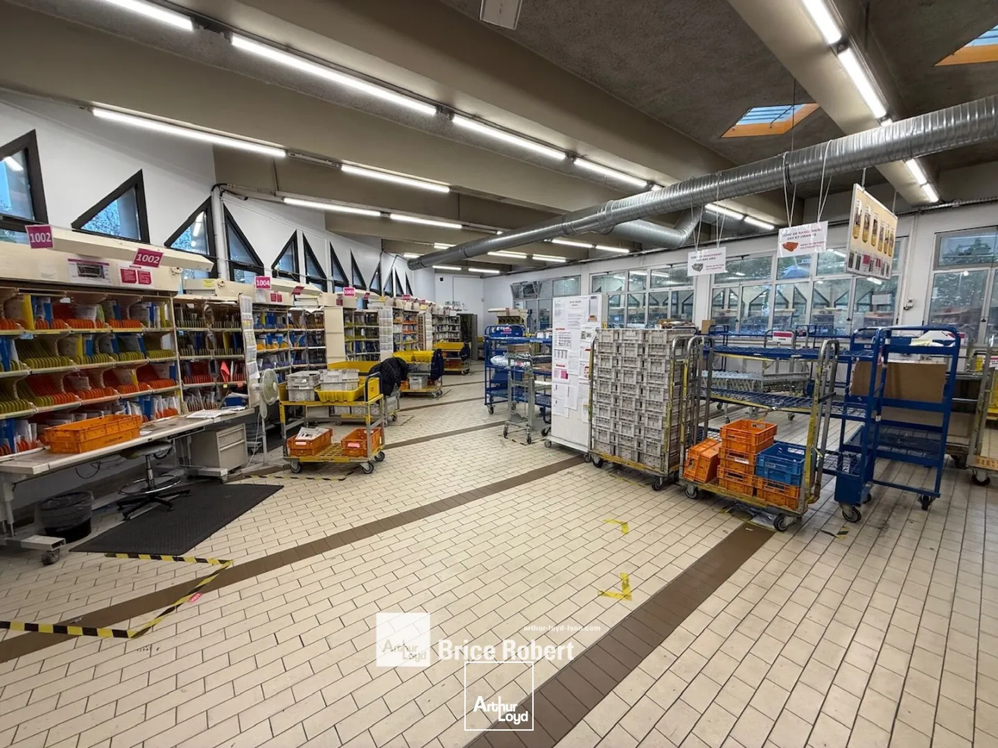 Locaux commerciaux - Location - MIRIBEL - 01700 - 372-372 - 7960241