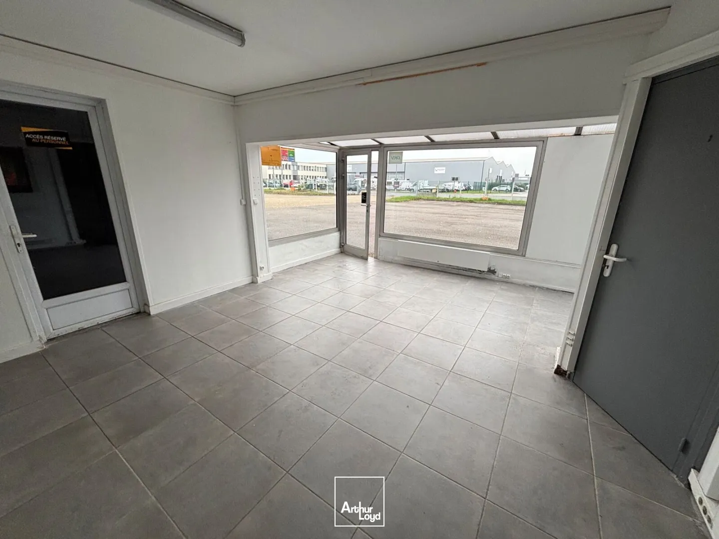 Locaux d'activité & Entrepôts - Location - SOTTEVILLE LES ROUEN - 76300 - 700-700 - 7962478