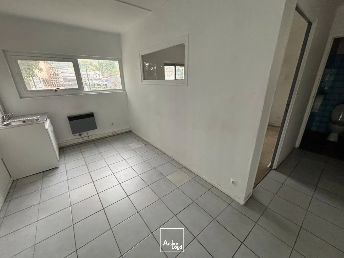 Locaux d'activité & Entrepôts - Location - SOTTEVILLE LES ROUEN - 76300 - 700-700 - 7962480