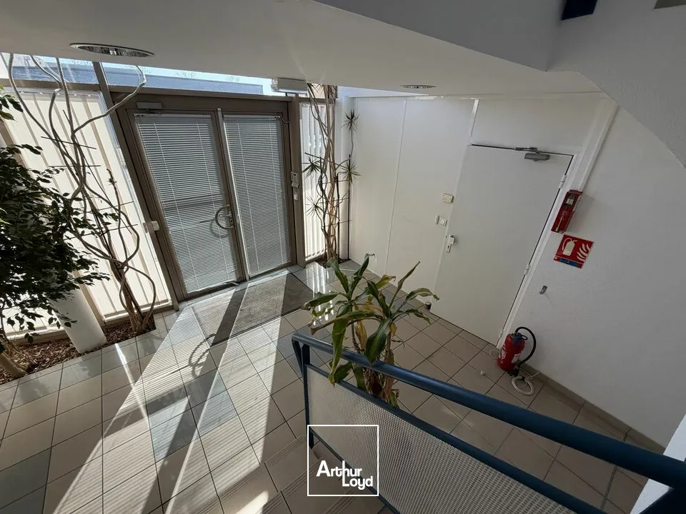 Locaux d'activité & Entrepôts - Vente - VALENCE - 26000 - 900-900 - 7979288