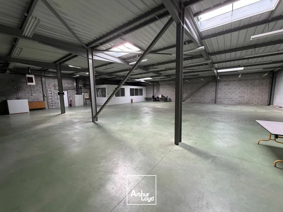 Locaux d'activité & Entrepôts - Vente - VALENCE - 26000 - 900-900 - 7979286