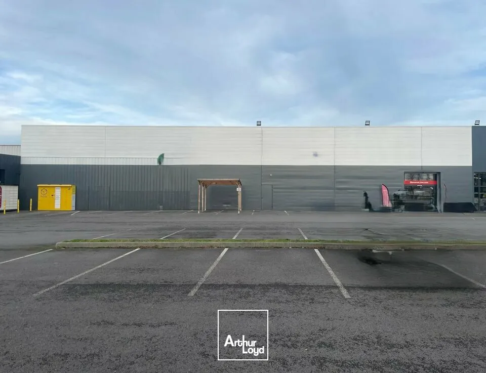 Locaux commerciaux - Location - FONTENAY-LE-COMTE - 85200 - 1542-1542 - 7979374