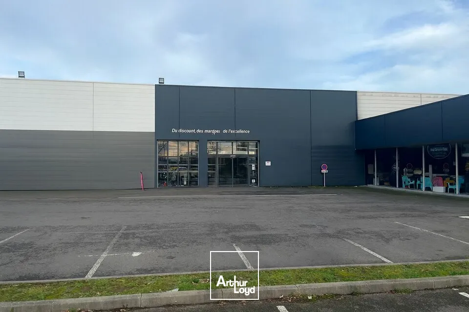 Locaux commerciaux - Location - FONTENAY-LE-COMTE - 85200 - 923-923 - 7979375