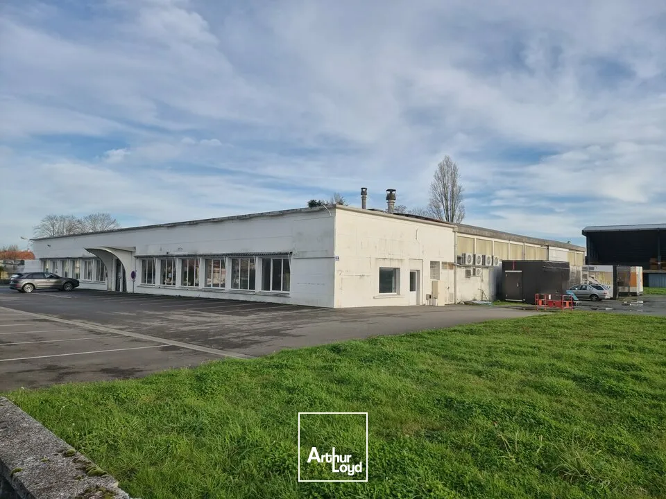 Locaux commerciaux - Location - FONTENAY-LE-COMTE - 85200 - 400-400 - 7979377