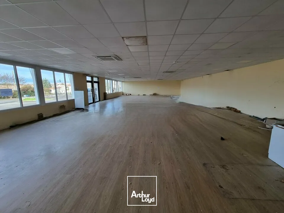 Locaux commerciaux - Location - FONTENAY-LE-COMTE - 85200 - 400-400 - 7979378