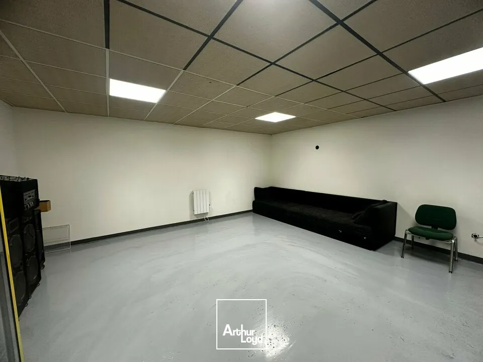 Locaux d'activité & Entrepôts - Vente - MEHUN-SUR-YEVRE - 18500 - 772-772 - 7979510