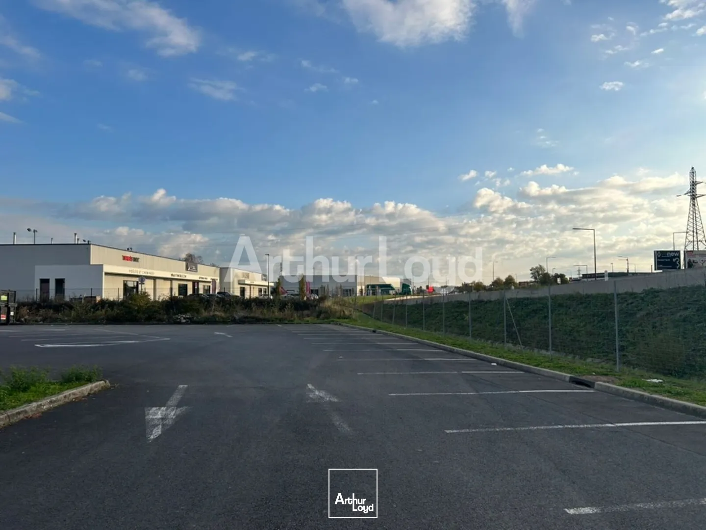 Locaux commerciaux - Location - PETITE FORET - 59494 - 560-560 - 7980101