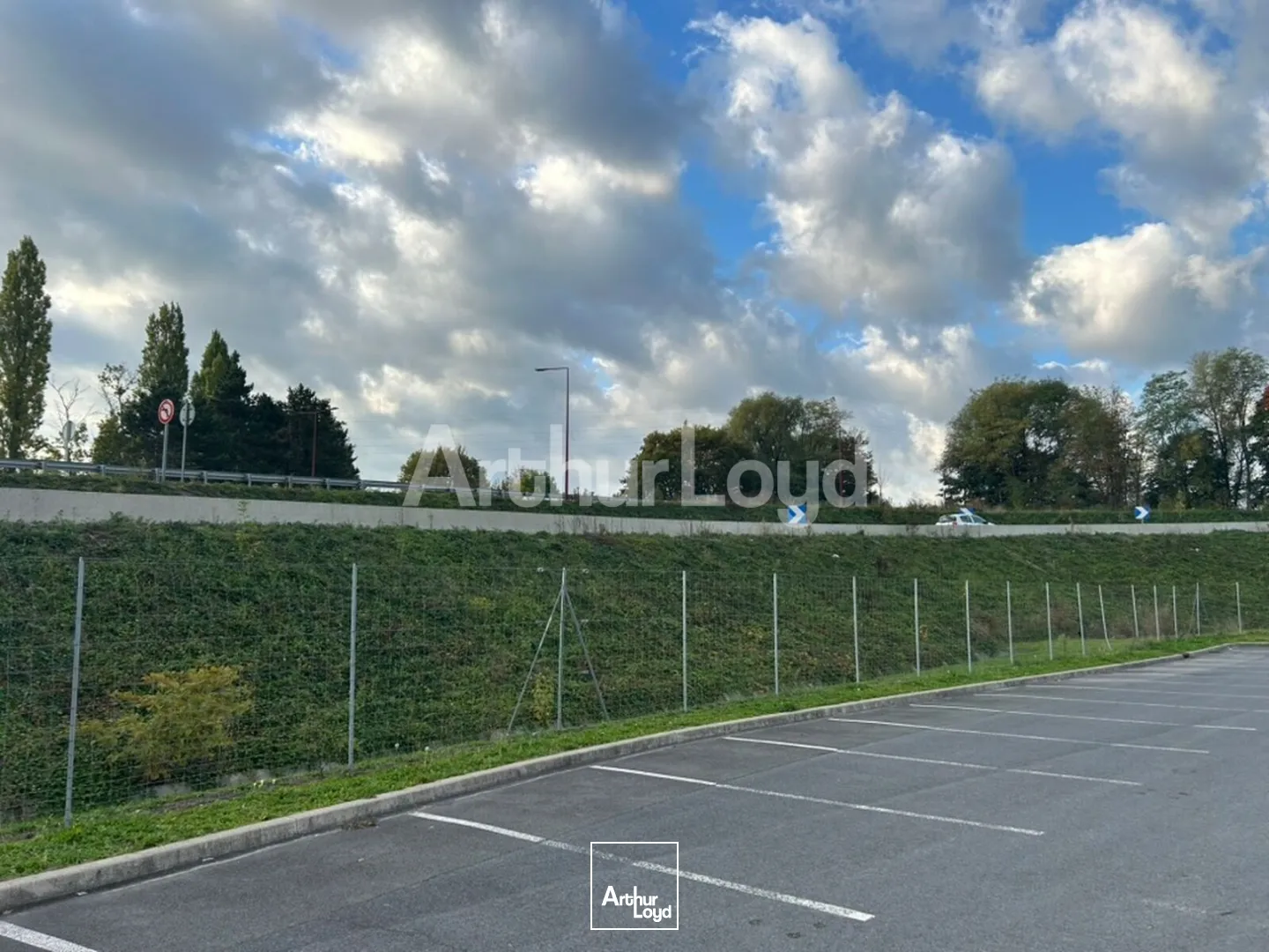 Locaux commerciaux - Location - PETITE FORET - 59494 - 560-560 - 7980102