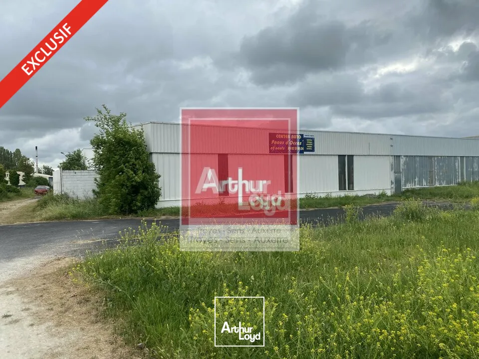 Locaux d'activité & Entrepôts - Location - LA CHAPELLE-SAINT-LUC - 10600 - 800-800 - 7980438