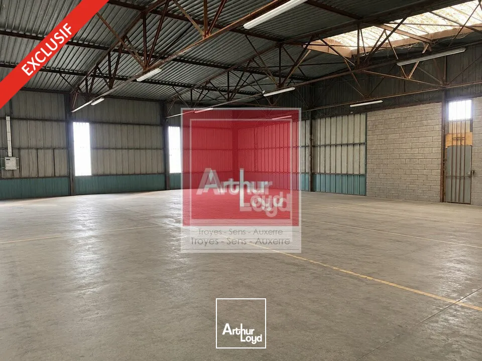 Locaux d'activité & Entrepôts - Location - LA CHAPELLE-SAINT-LUC - 10600 - 800-800 - 7980440