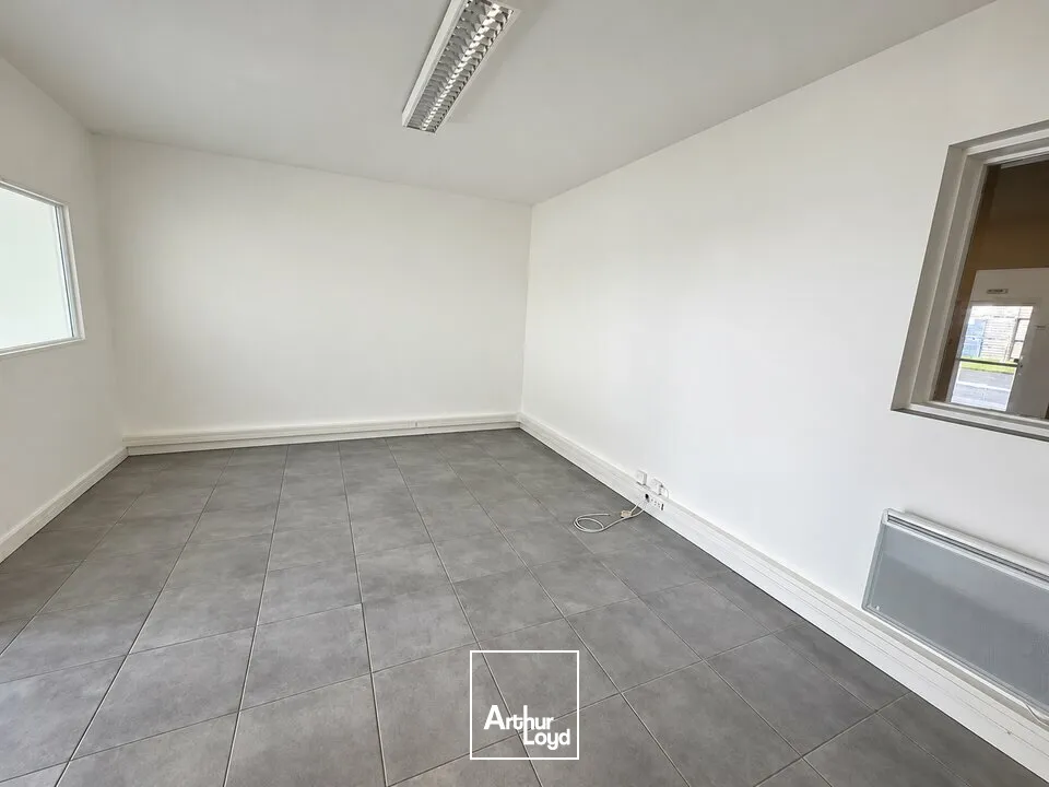 Locaux d'activité & Entrepôts - Location - JOUE LES TOURS - 37300 - 180-180 - 7980461