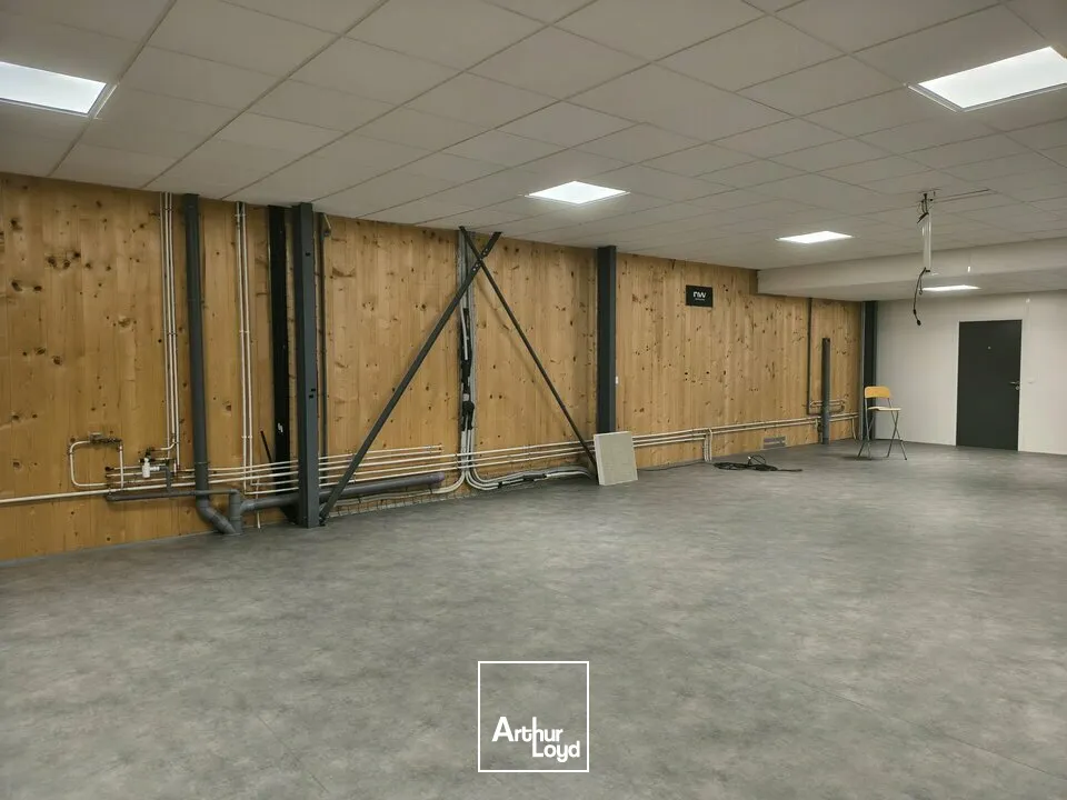 Locaux d'activité & Entrepôts - Location - SAINTE HELENE DU LAC - 73800 - 180-1413 - 8025547