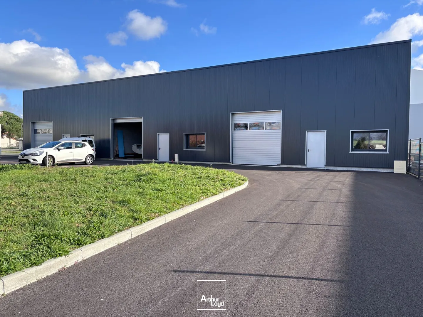 Locaux d'activité & Entrepôts - Location - MACHECOUL - 44270 - 140-300 - 8035657