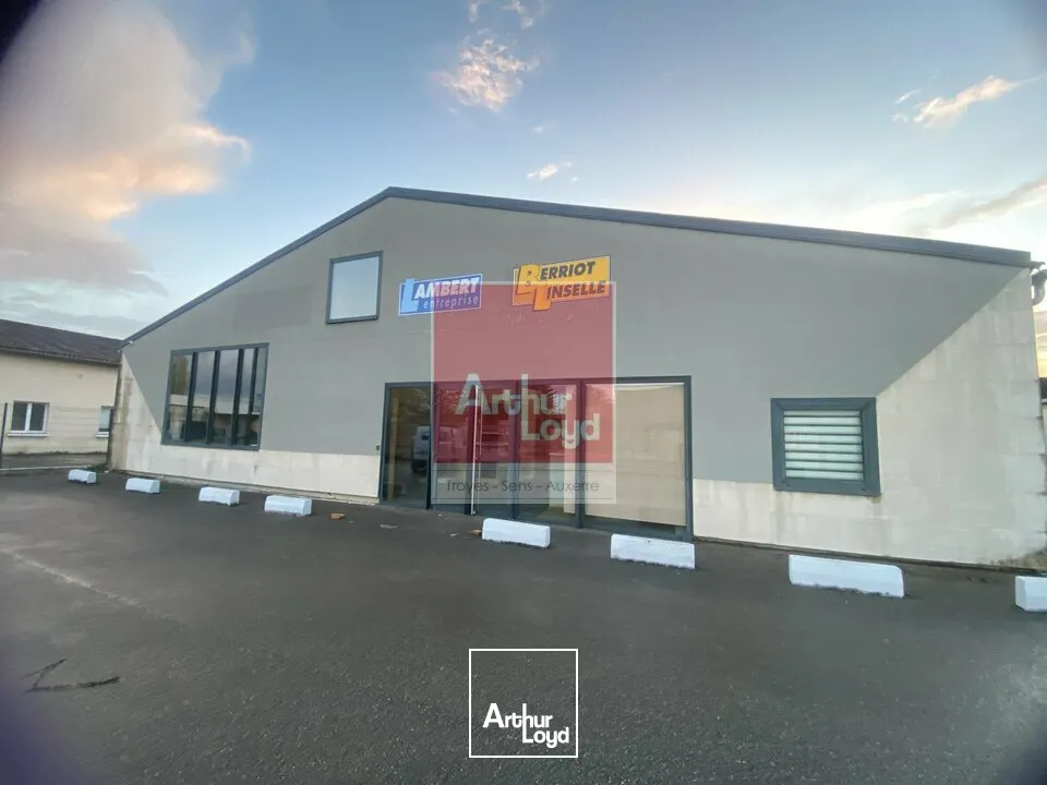 Locaux d'activité & Entrepôts - Vente - LA CHAPELLE-SAINT-LUC - 10600 - 400-950 - 8077207
