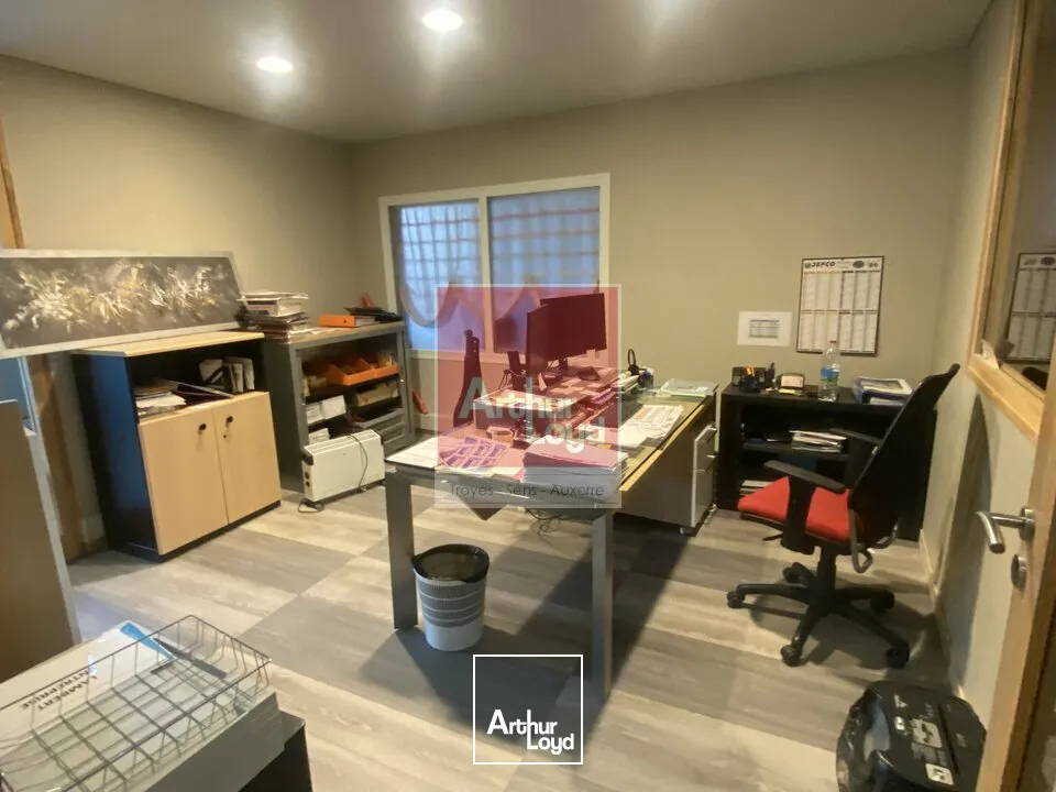 Locaux d'activité & Entrepôts - Vente - LA CHAPELLE-SAINT-LUC - 10600 - 400-950 - 8077209