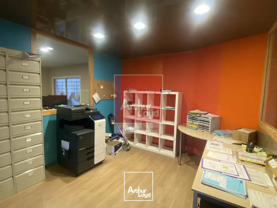 Locaux d'activité & Entrepôts - Vente - LA CHAPELLE-SAINT-LUC - 10600 - 400-950 - 8077211