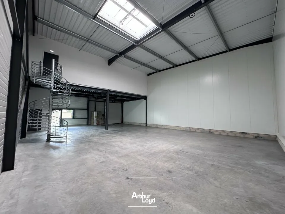 Locaux d'activité & Entrepôts - Location - CHAMPNIERS - 16430 - 435-435 - 8077228
