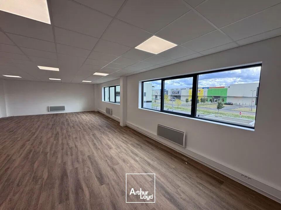 Locaux d'activité & Entrepôts - Location - CHAMPNIERS - 16430 - 288-288 - 8077242