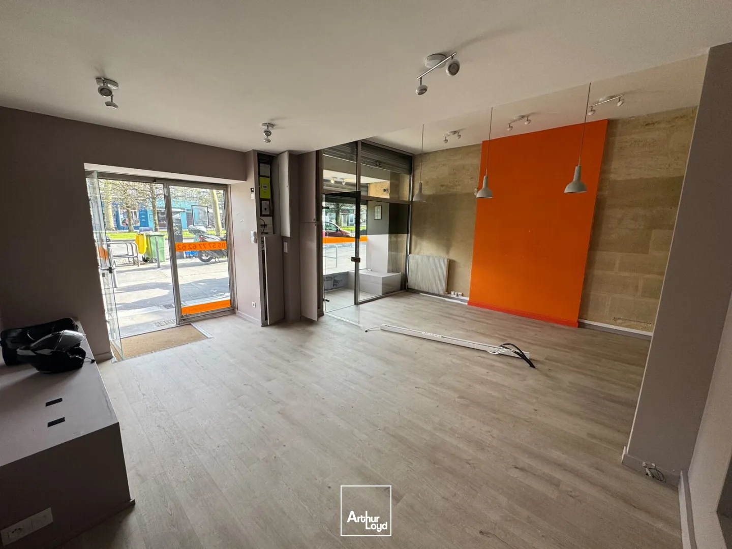 Locaux commerciaux - Location - BORDEAUX - 33100 - 87-110 - 8077561