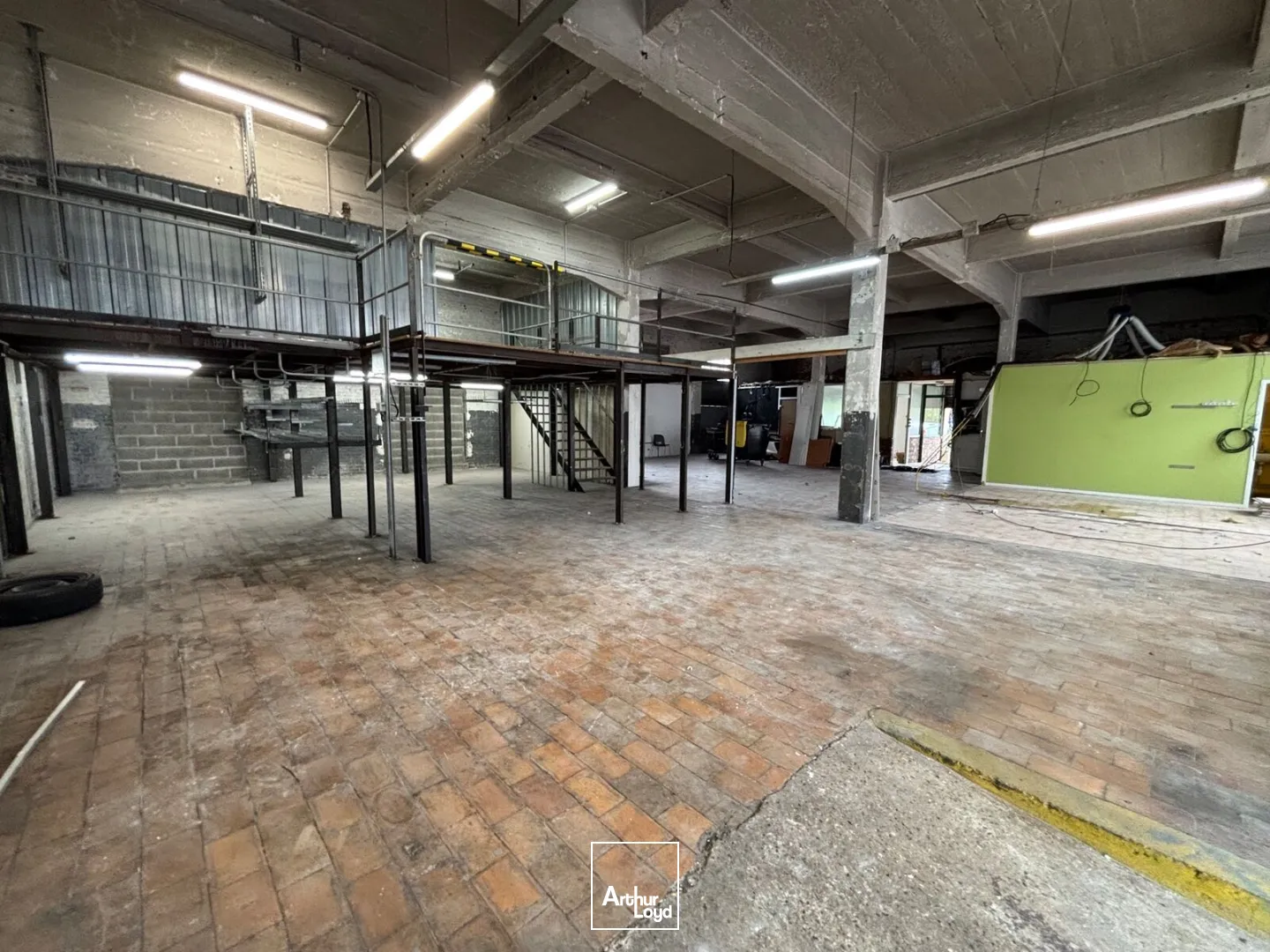 Locaux d'activité & Entrepôts - Location - SAINT AUBIN LES ELBEUF - 76410 - 330-330 - 8080449