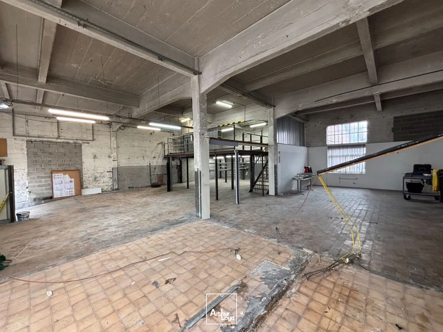 Locaux d'activité & Entrepôts - Location - SAINT AUBIN LES ELBEUF - 76410 - 330-330 - 8080450