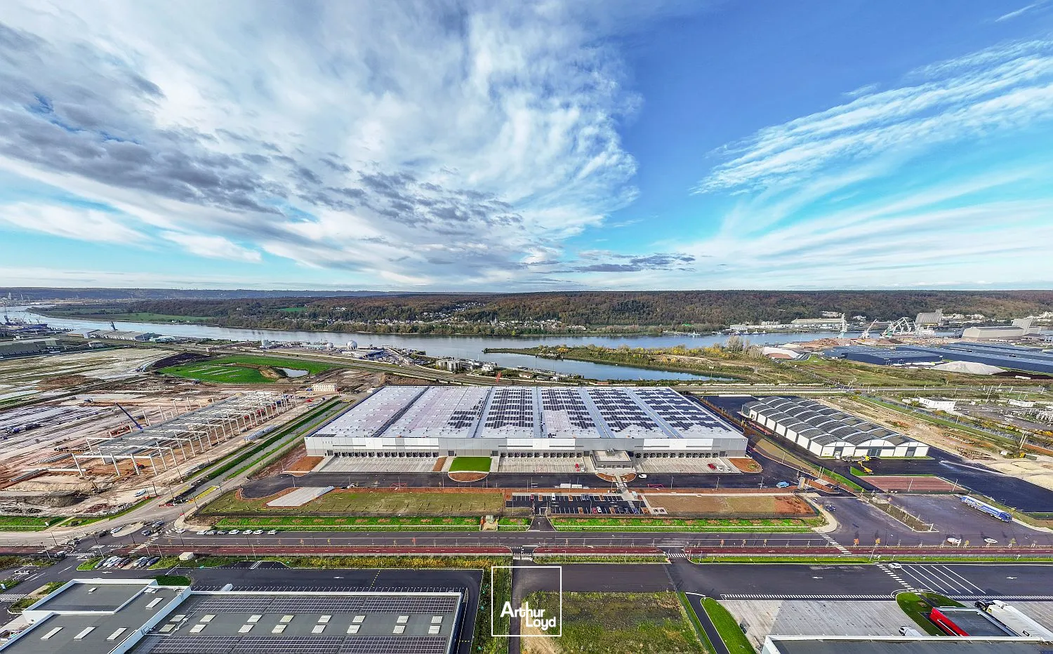 Location de 16 333 m² sur la commune de PETIT COURONNE, à proximité immédiate de Rouen