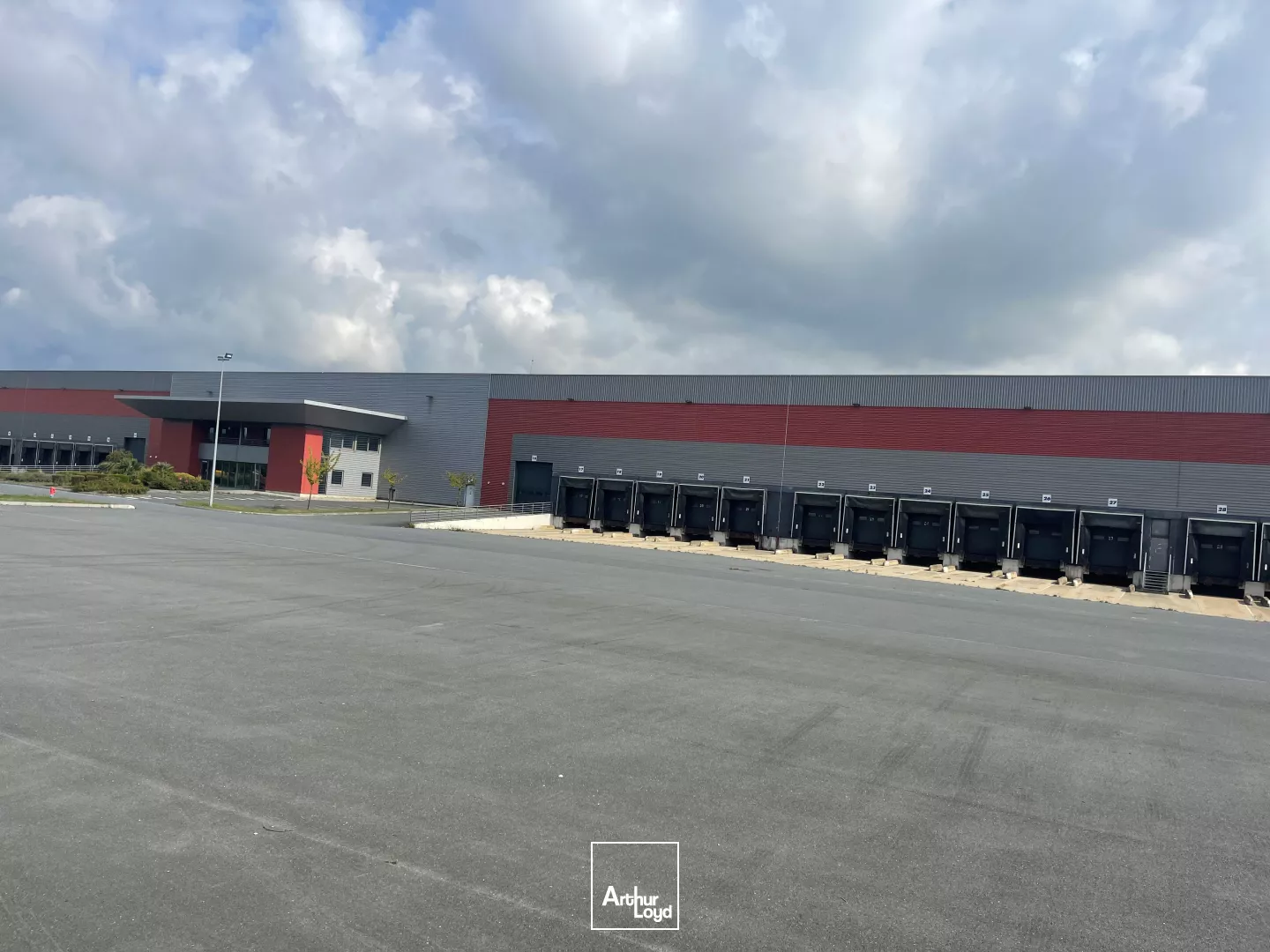 Surface logistique neuve à louer sur le port d'Oudalle