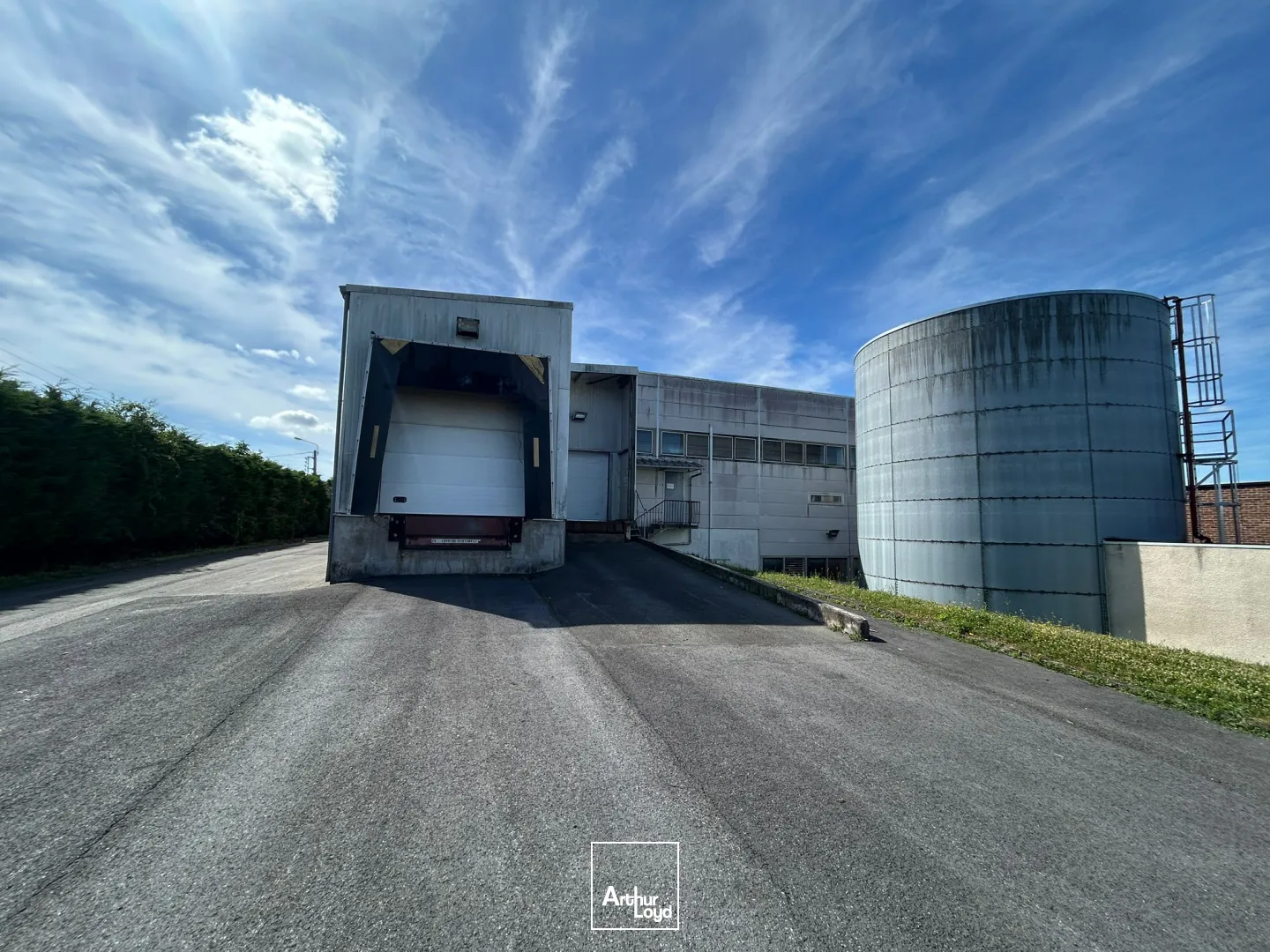A vendre sur Neuville en Ferrain, entrepôt logistique de 7 950 M²