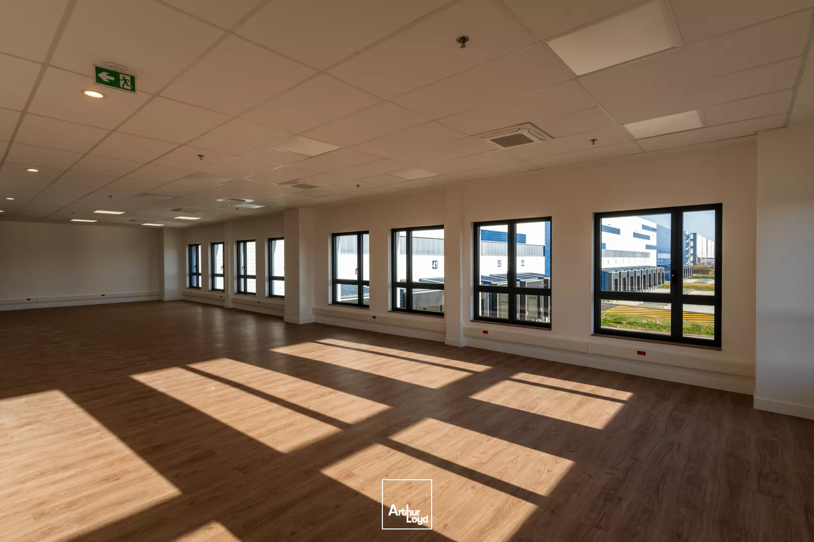 RARE - surface logistique en Ile de France